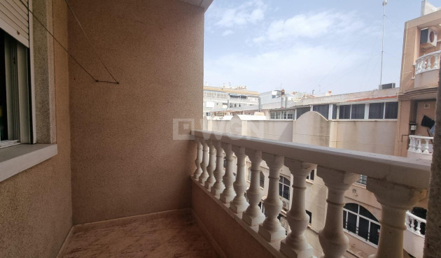 Odsprzedaż - Mieszkanie w bloku - Torrevieja - Centro