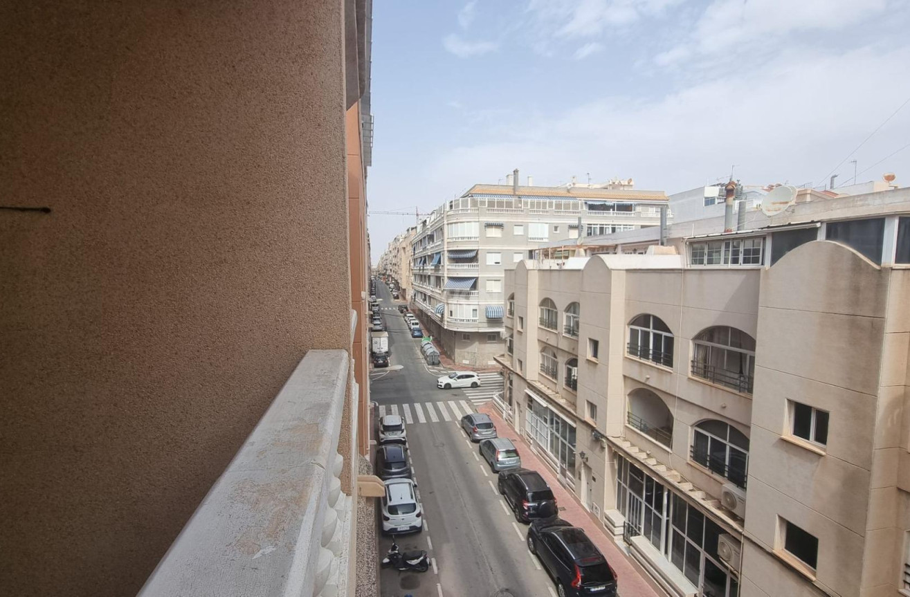 Odsprzedaż - Mieszkanie w bloku - Torrevieja - Centro