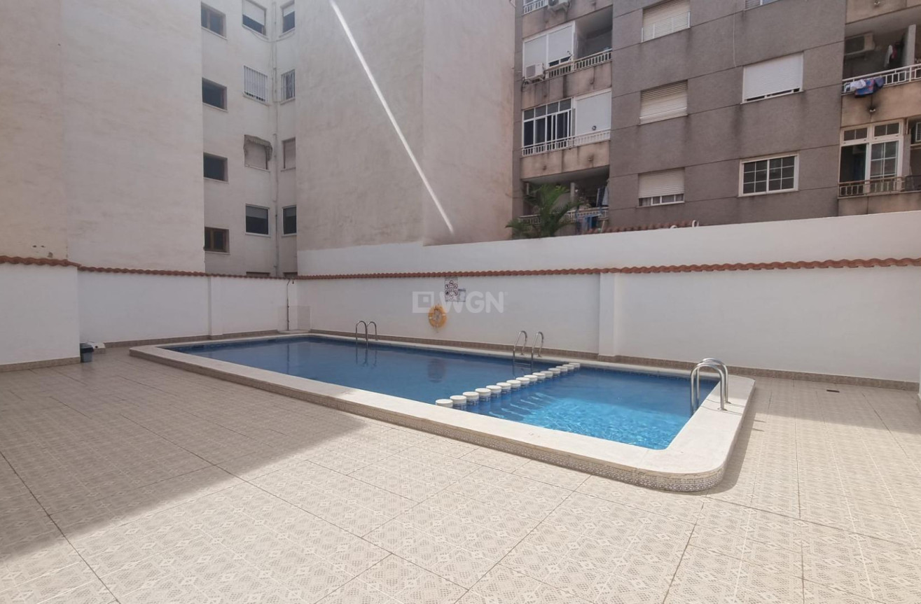 Odsprzedaż - Mieszkanie w bloku - Torrevieja - Centro