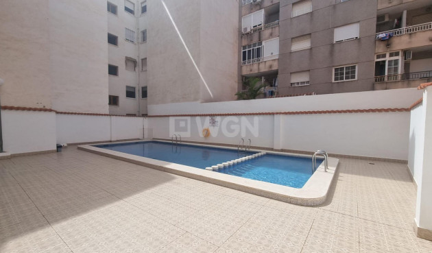 Odsprzedaż - Mieszkanie w bloku - Torrevieja - Centro