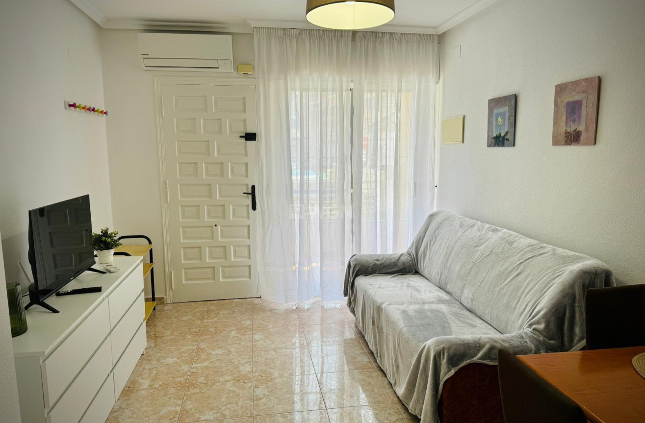 Odsprzedaż - Mieszkanie w bloku - Torrevieja - Playa del Cura