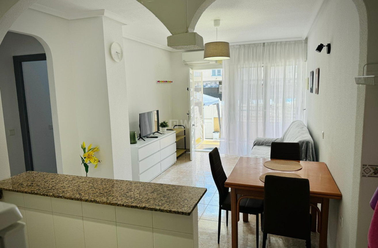 Odsprzedaż - Mieszkanie w bloku - Torrevieja - Playa del Cura