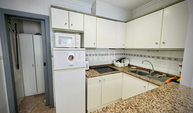 Odsprzedaż - Mieszkanie w bloku - Torrevieja - Playa del Cura