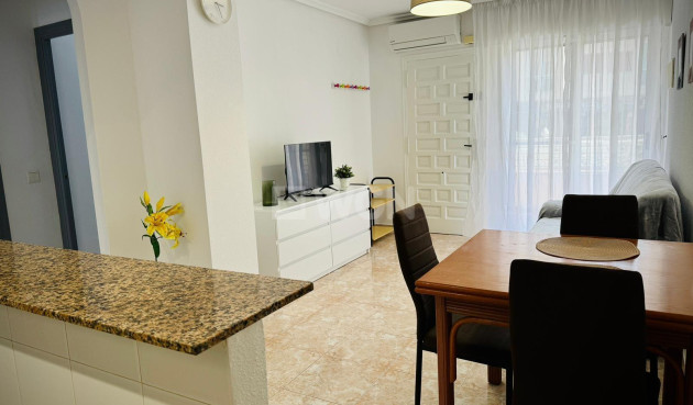Odsprzedaż - Mieszkanie w bloku - Torrevieja - Playa del Cura