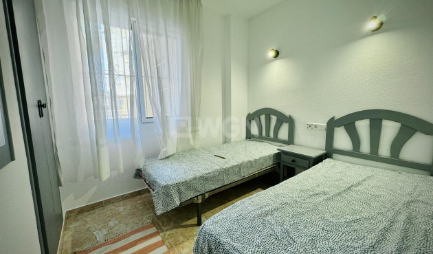 Odsprzedaż - Mieszkanie w bloku - Torrevieja - Playa del Cura
