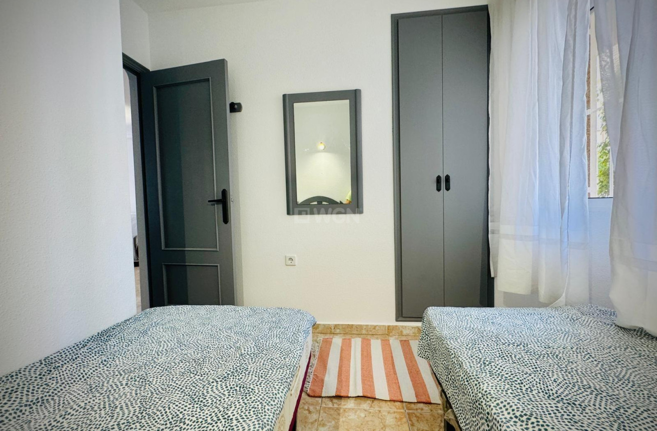 Odsprzedaż - Mieszkanie w bloku - Torrevieja - Playa del Cura