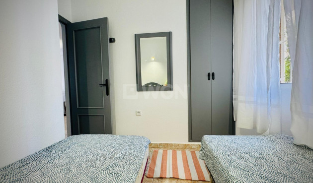 Odsprzedaż - Mieszkanie w bloku - Torrevieja - Playa del Cura