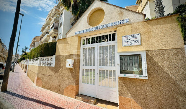 Odsprzedaż - Mieszkanie w bloku - Torrevieja - Playa del Cura
