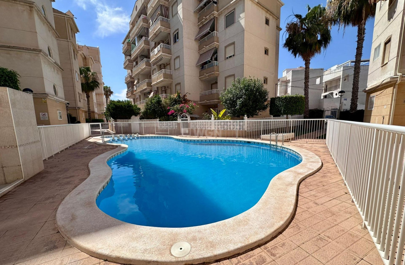 Odsprzedaż - Mieszkanie w bloku - Torrevieja - Habaneras