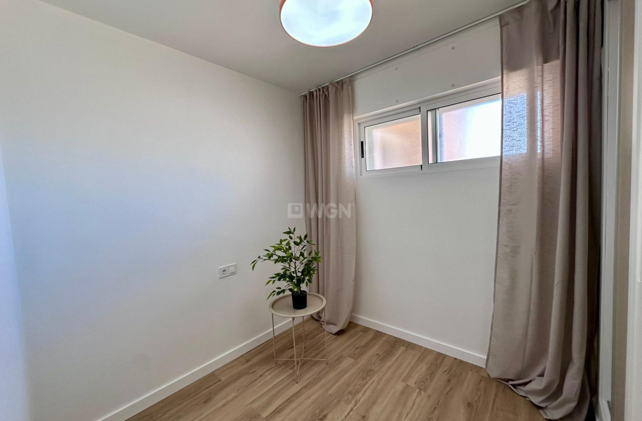 Odsprzedaż - Mieszkanie w bloku - Torrevieja - Habaneras