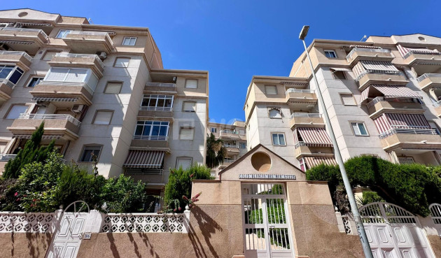 Odsprzedaż - Mieszkanie w bloku - Torrevieja - Habaneras
