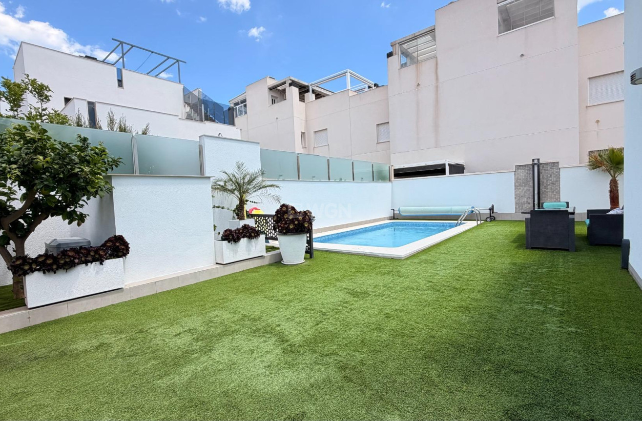 Odsprzedaż - Villa - Torrevieja - aguas nuevas