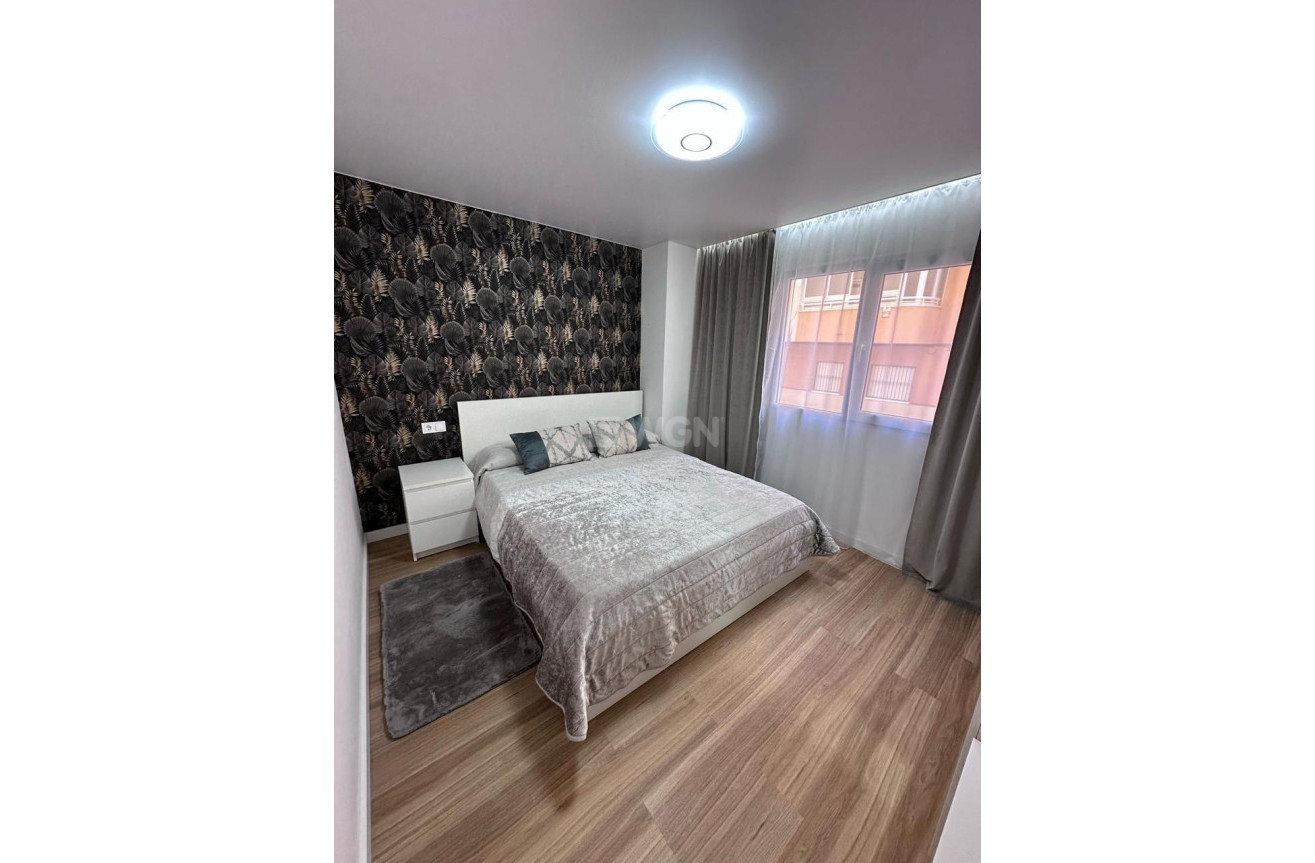 Reventa - Apartamento / piso - Torrevieja - Estacion De Autobuses