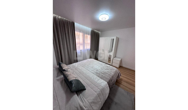 Reventa - Apartamento / piso - Torrevieja - Estacion De Autobuses