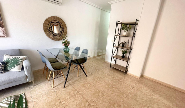 Odsprzedaż - Mieszkanie w bloku - Torrevieja - Centro