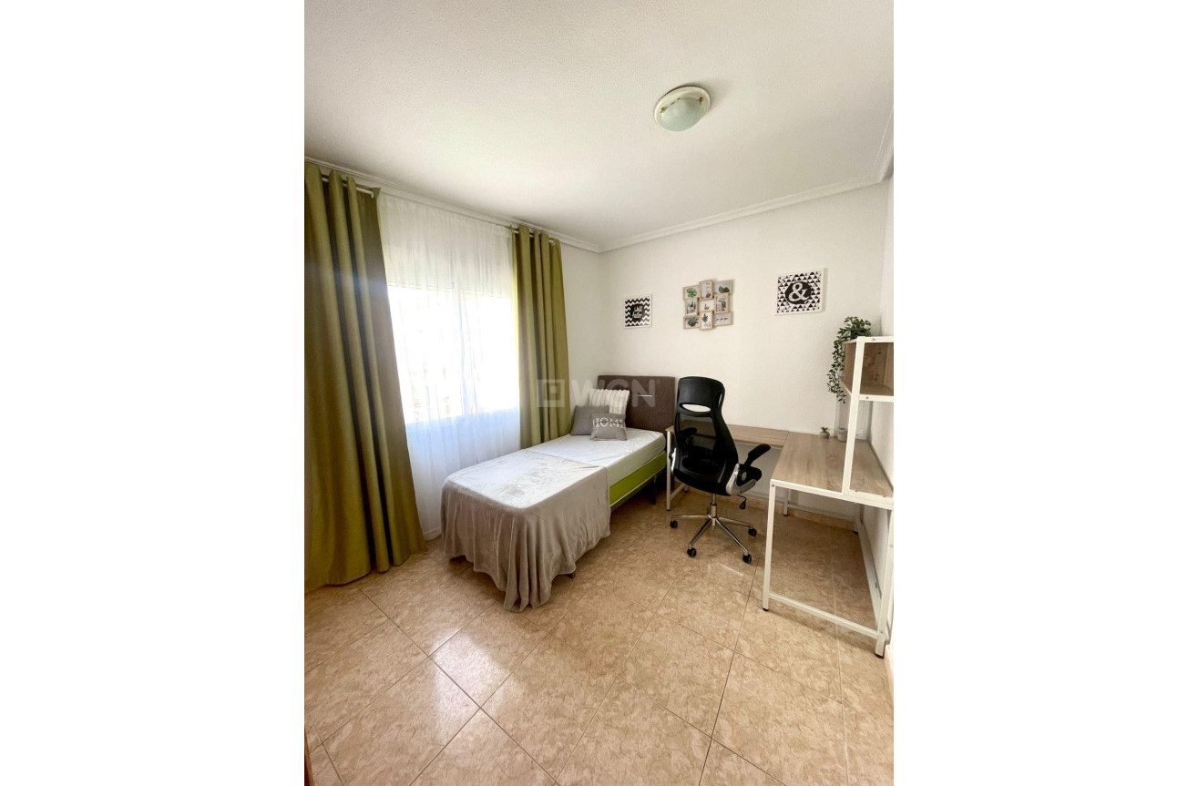 Odsprzedaż - Mieszkanie w bloku - Torrevieja - Centro