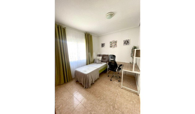 Odsprzedaż - Mieszkanie w bloku - Torrevieja - Centro