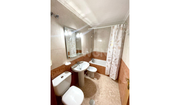 Odsprzedaż - Mieszkanie w bloku - Torrevieja - Centro
