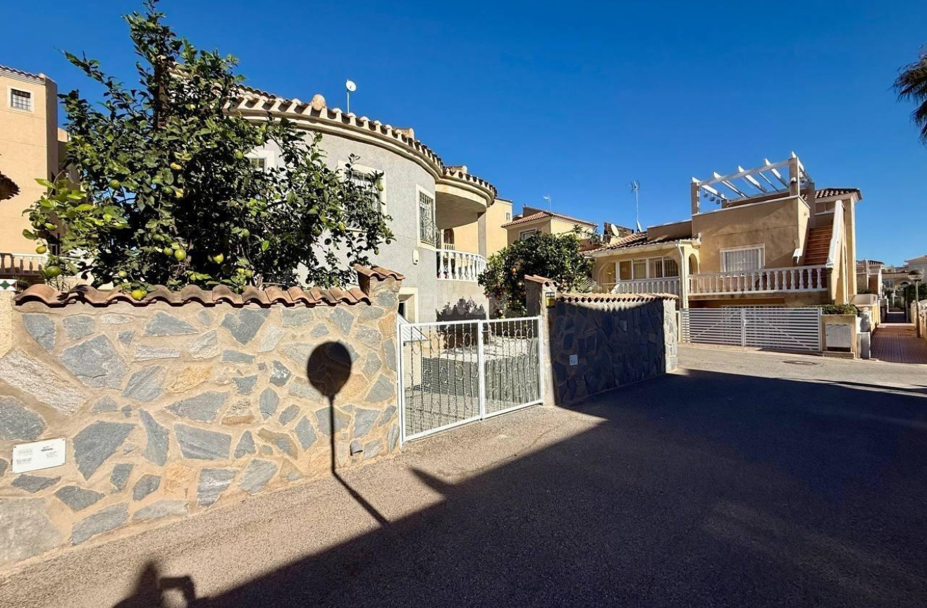 Odsprzedaż - Villa - Orihuela Costa - Playa Flamenca