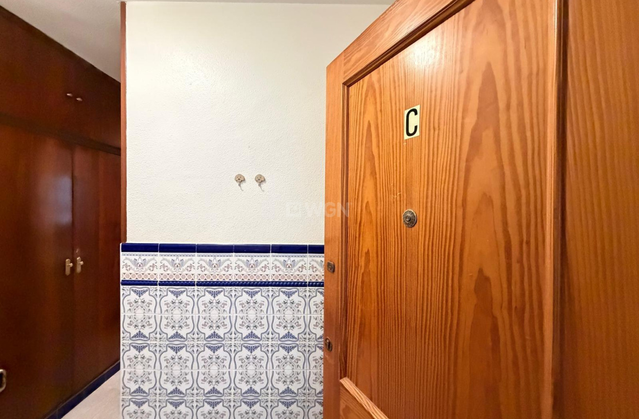 Odsprzedaż - Mieszkanie w bloku - Torrevieja - Playa del Cura