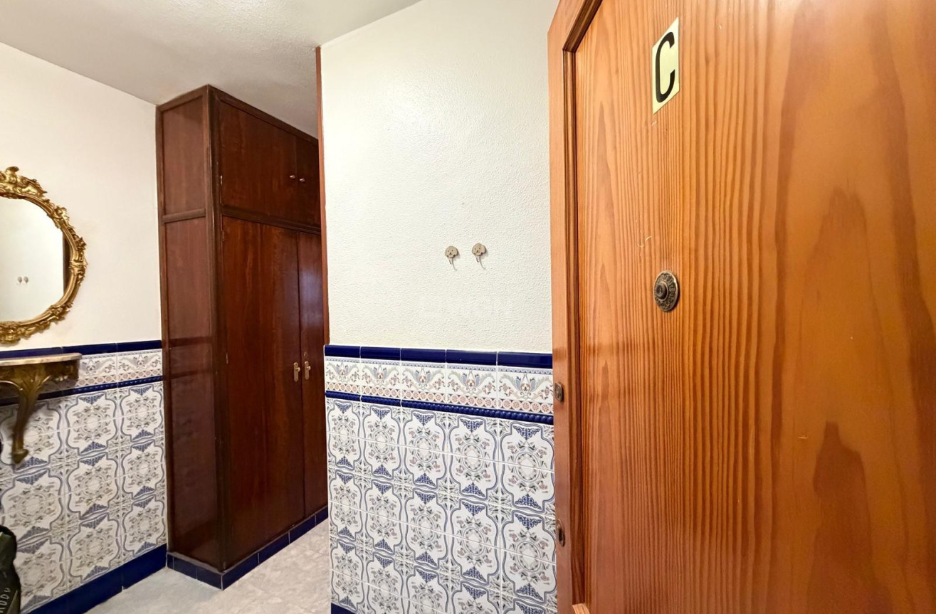 Odsprzedaż - Mieszkanie w bloku - Torrevieja - Playa del Cura