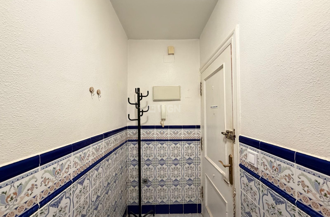 Odsprzedaż - Mieszkanie w bloku - Torrevieja - Playa del Cura