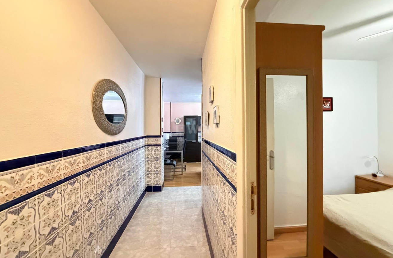 Odsprzedaż - Mieszkanie w bloku - Torrevieja - Playa del Cura