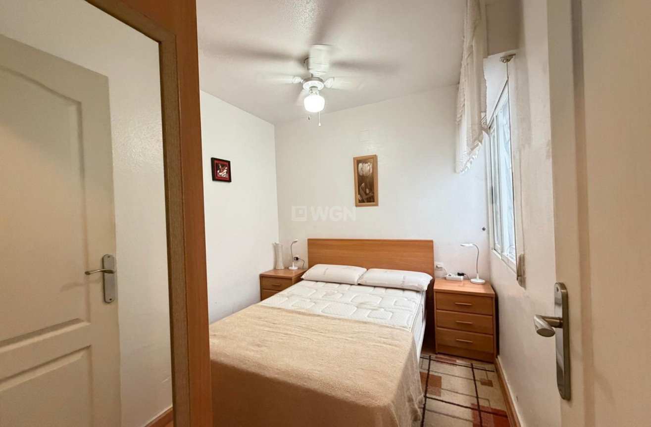 Odsprzedaż - Mieszkanie w bloku - Torrevieja - Playa del Cura