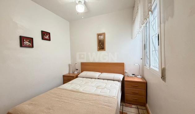 Odsprzedaż - Mieszkanie w bloku - Torrevieja - Playa del Cura