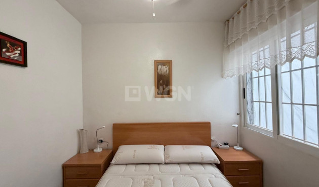Odsprzedaż - Mieszkanie w bloku - Torrevieja - Playa del Cura