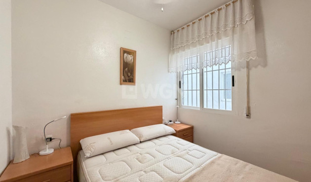Odsprzedaż - Mieszkanie w bloku - Torrevieja - Playa del Cura