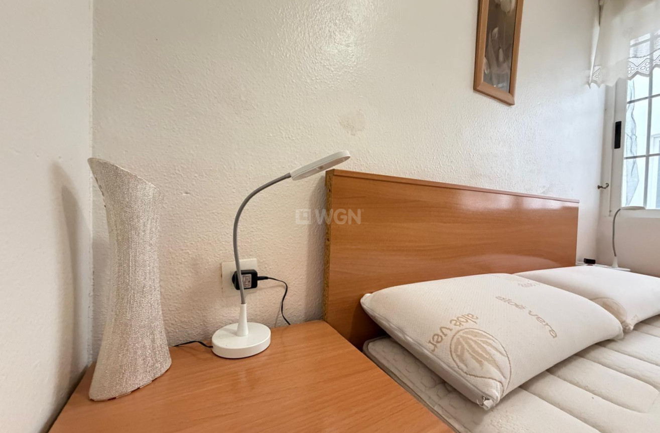 Odsprzedaż - Mieszkanie w bloku - Torrevieja - Playa del Cura
