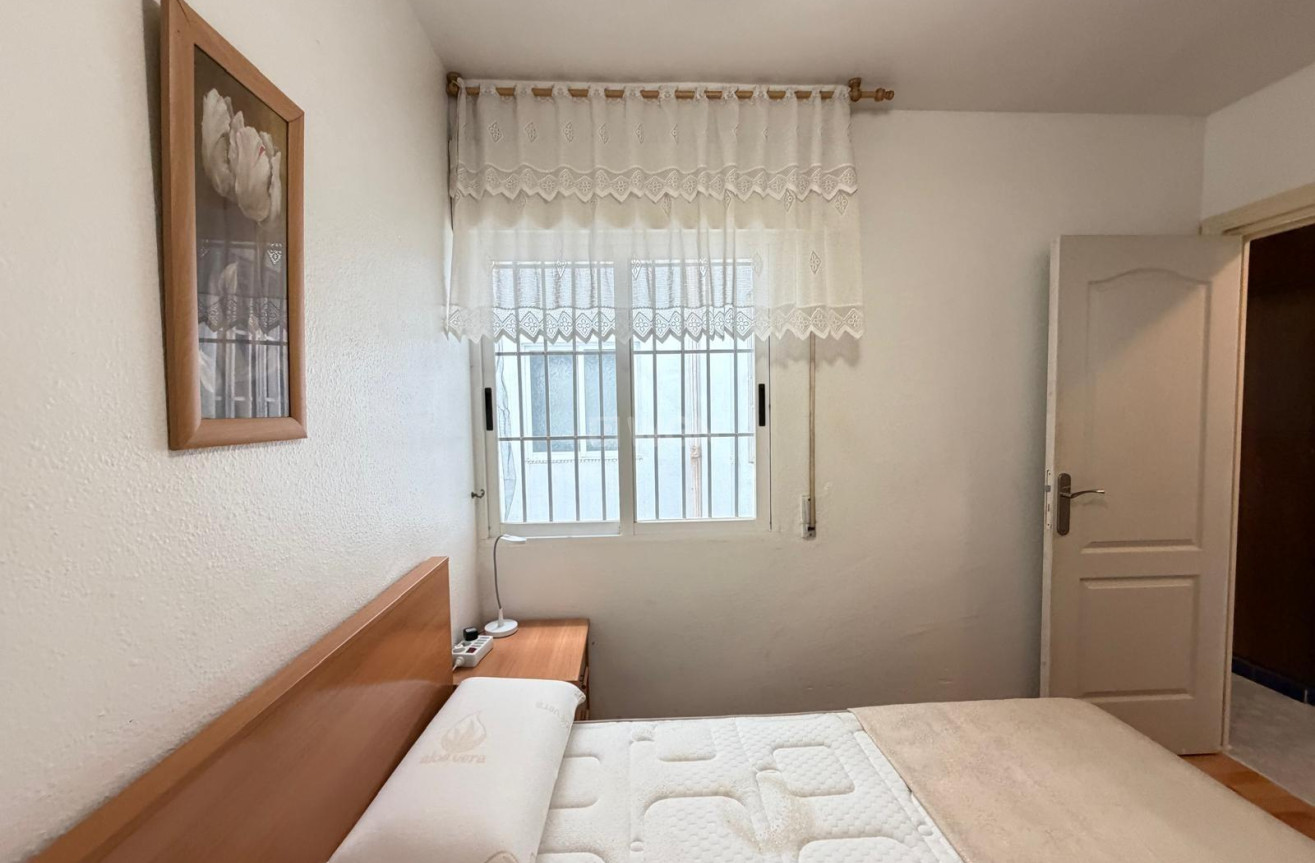 Odsprzedaż - Mieszkanie w bloku - Torrevieja - Playa del Cura