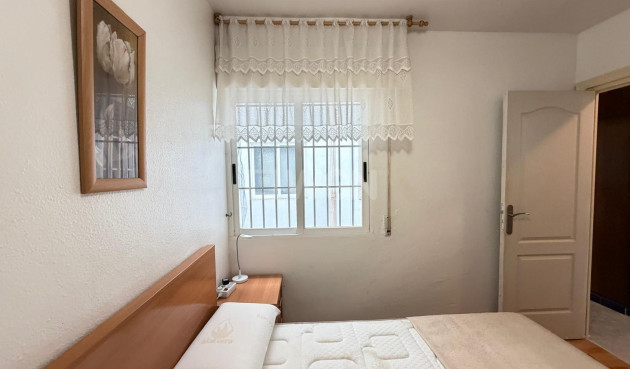 Odsprzedaż - Mieszkanie w bloku - Torrevieja - Playa del Cura