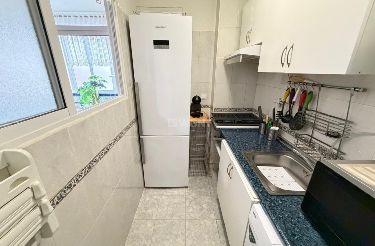 Odsprzedaż - Mieszkanie w bloku - Torrevieja - Playa del Cura