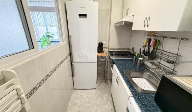 Odsprzedaż - Mieszkanie w bloku - Torrevieja - Playa del Cura