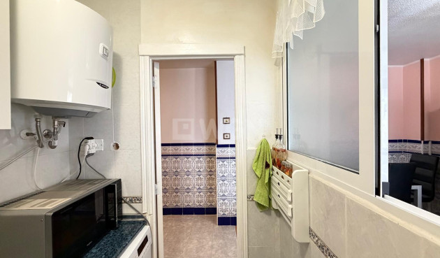 Odsprzedaż - Mieszkanie w bloku - Torrevieja - Playa del Cura
