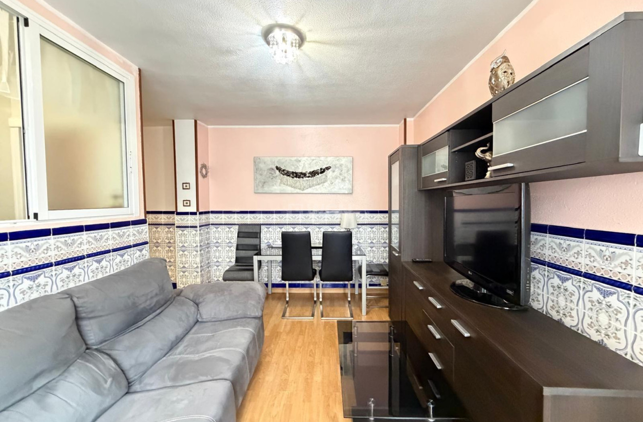 Odsprzedaż - Mieszkanie w bloku - Torrevieja - Playa del Cura