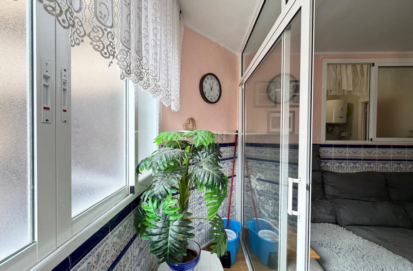 Odsprzedaż - Mieszkanie w bloku - Torrevieja - Playa del Cura
