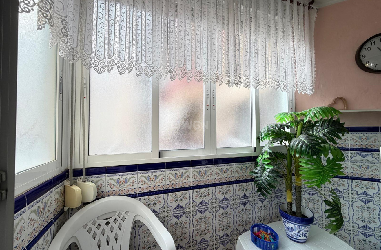 Odsprzedaż - Mieszkanie w bloku - Torrevieja - Playa del Cura