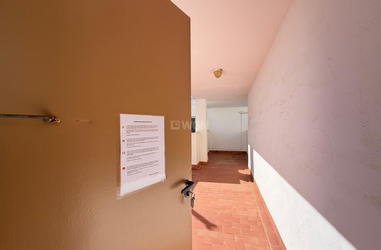 Odsprzedaż - Mieszkanie w bloku - Torrevieja - Playa del Cura