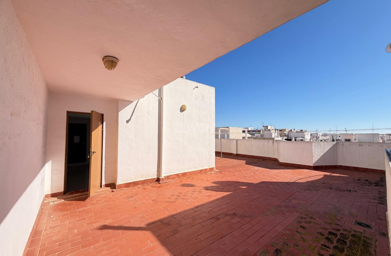Odsprzedaż - Mieszkanie w bloku - Torrevieja - Playa del Cura