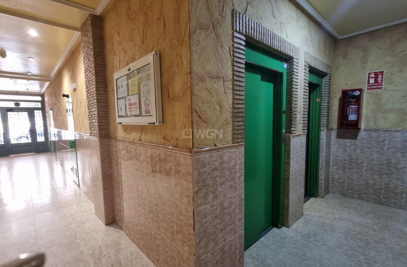 Odsprzedaż - Mieszkanie w bloku - Torrevieja - Acequion