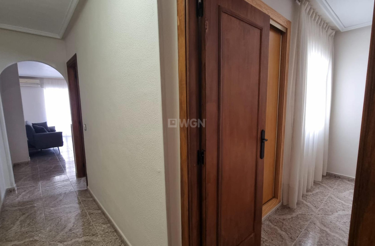 Odsprzedaż - Mieszkanie w bloku - Torrevieja - Acequion