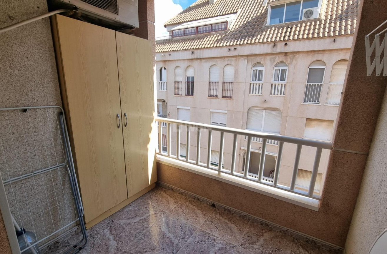 Odsprzedaż - Mieszkanie w bloku - Torrevieja - Acequion