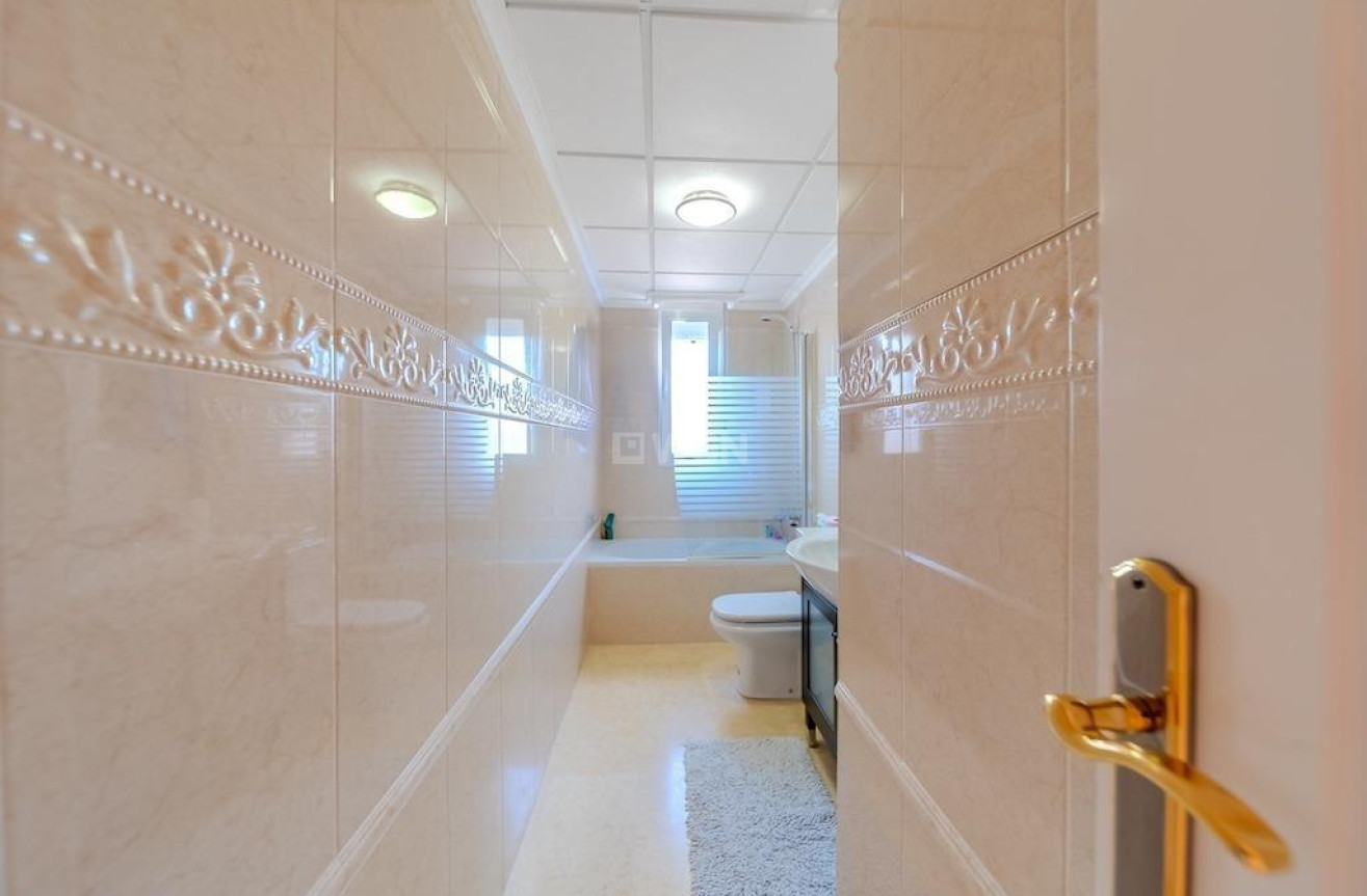 Odsprzedaż - Villa - Torrevieja - Torre La Mata