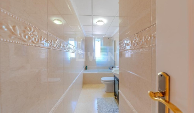 Odsprzedaż - Villa - Torrevieja - Torre La Mata