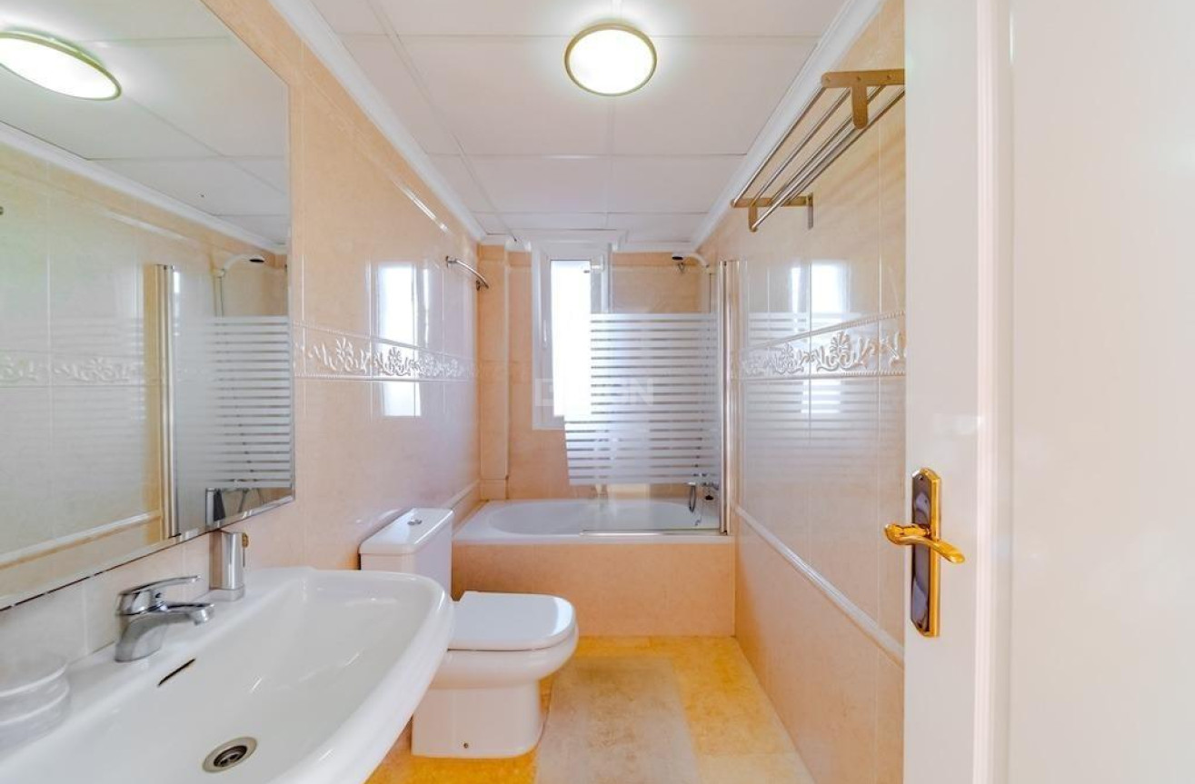 Odsprzedaż - Villa - Torrevieja - Torre La Mata