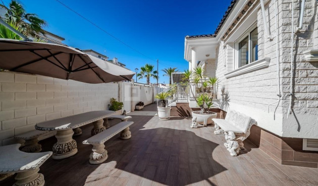 Odsprzedaż - Villa - Torrevieja - Torre La Mata
