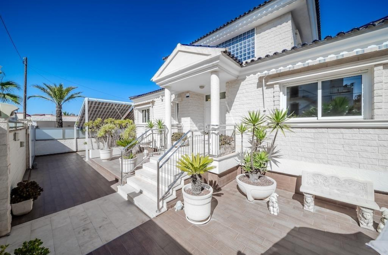 Odsprzedaż - Villa - Torrevieja - Torre La Mata
